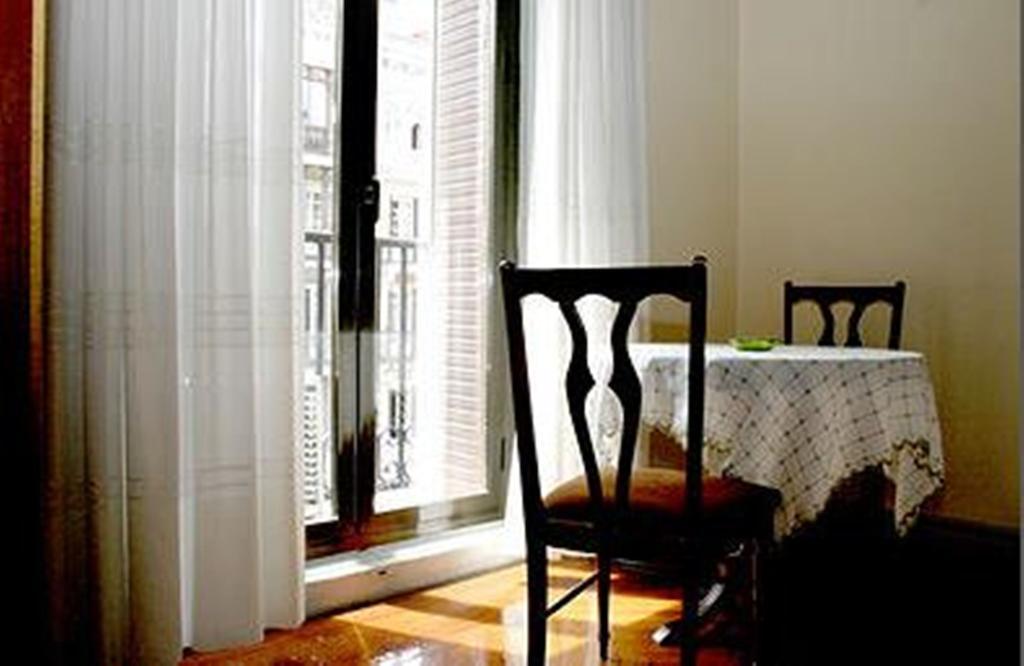 Hostal Delfina Madri Exterior foto